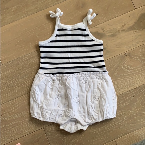 Ruffle bodysuits s 0-3pink and 3-6white romper0-3 - Picture 4 of 5